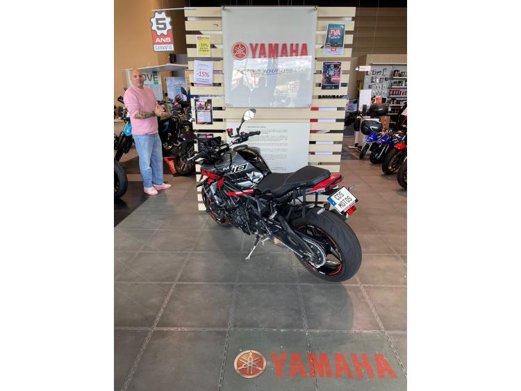 YAMAHA MT-10