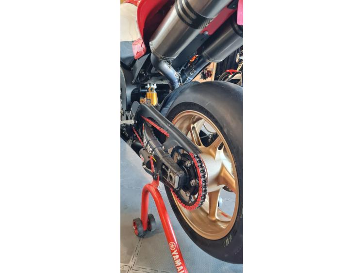 YAMAHA YZF 1000 R1